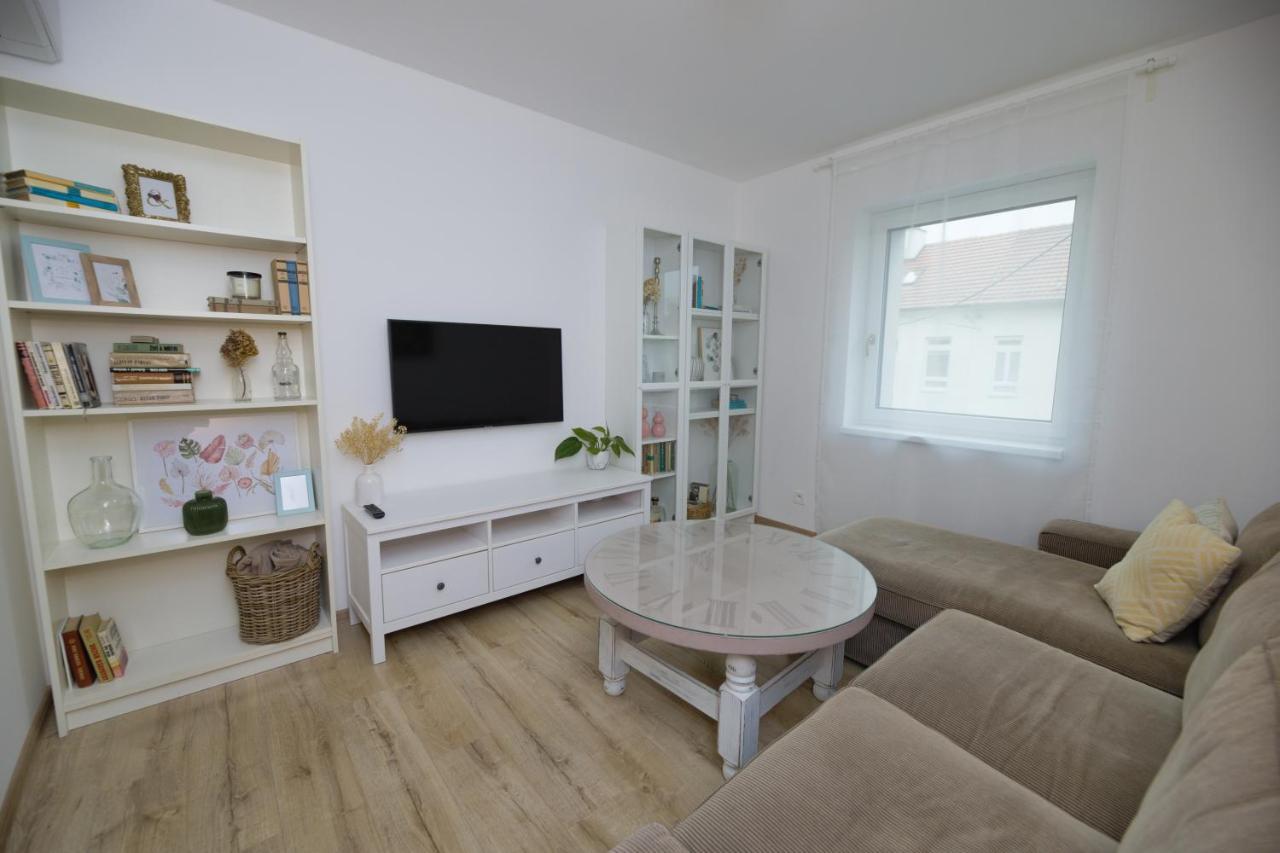 Central Apartment - Folk District Pressburg Exterior foto